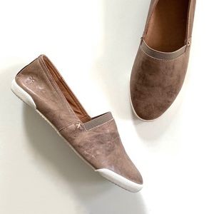 Frye Taupe Grey Genuine Italian Leather Melanie Slip-On Casual Flats Size 7.5